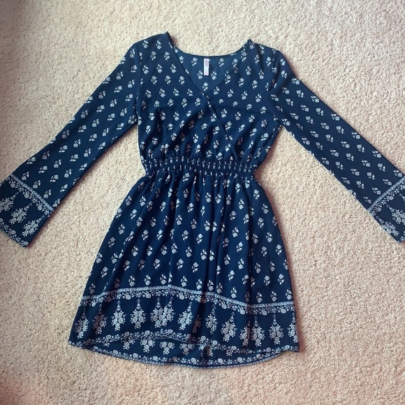 XS Xhilaration Navy and White Floral Dress - Picture 2 of 6